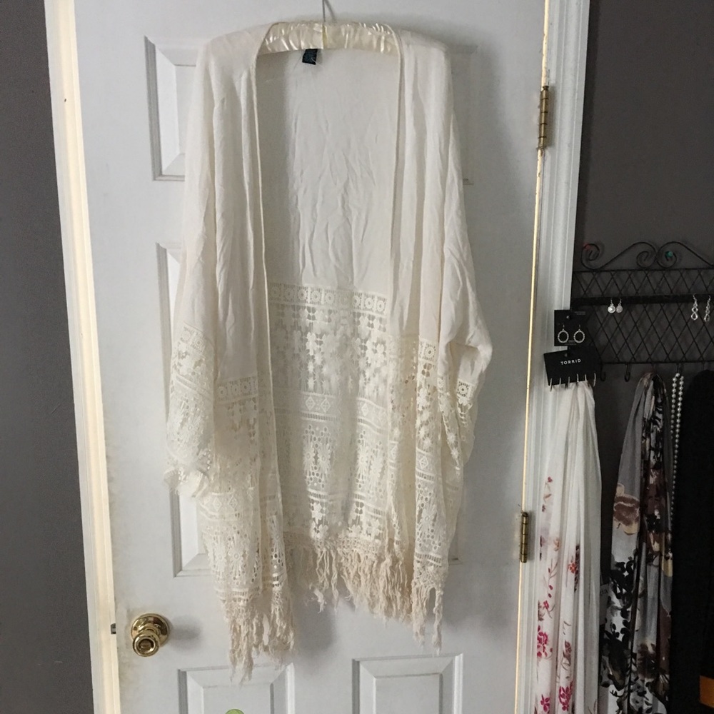 Rue 21 plus size 3X Ivory Fringe Kimono